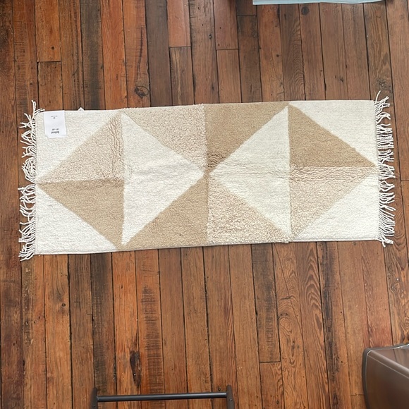 Urban Outfitters | Bath | New Urban Outfitters Home Looped Geo Runner ...